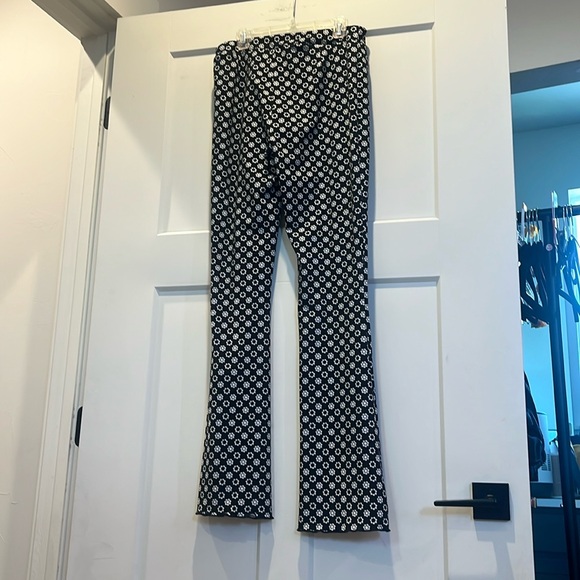 high rise flare leggings - Picture 2 of 4